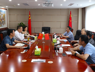 鄧華會(huì)見(jiàn)四川大學(xué)教授葉光斗、巨石集團(tuán)成都有限公司執(zhí)行董事、總經(jīng)理陳杰等一行